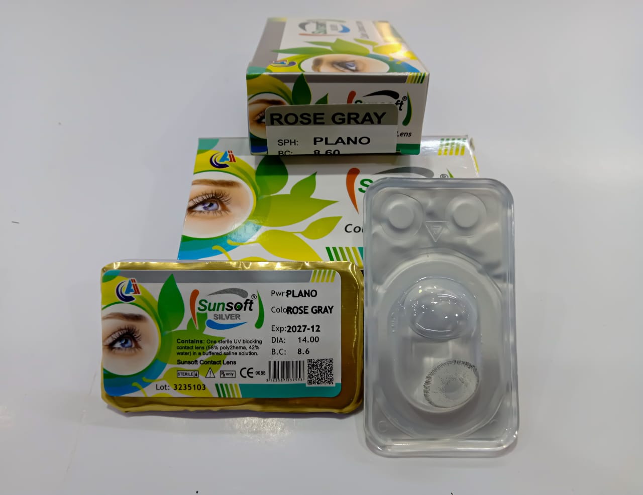 Medicated lenses for sensitive eyes